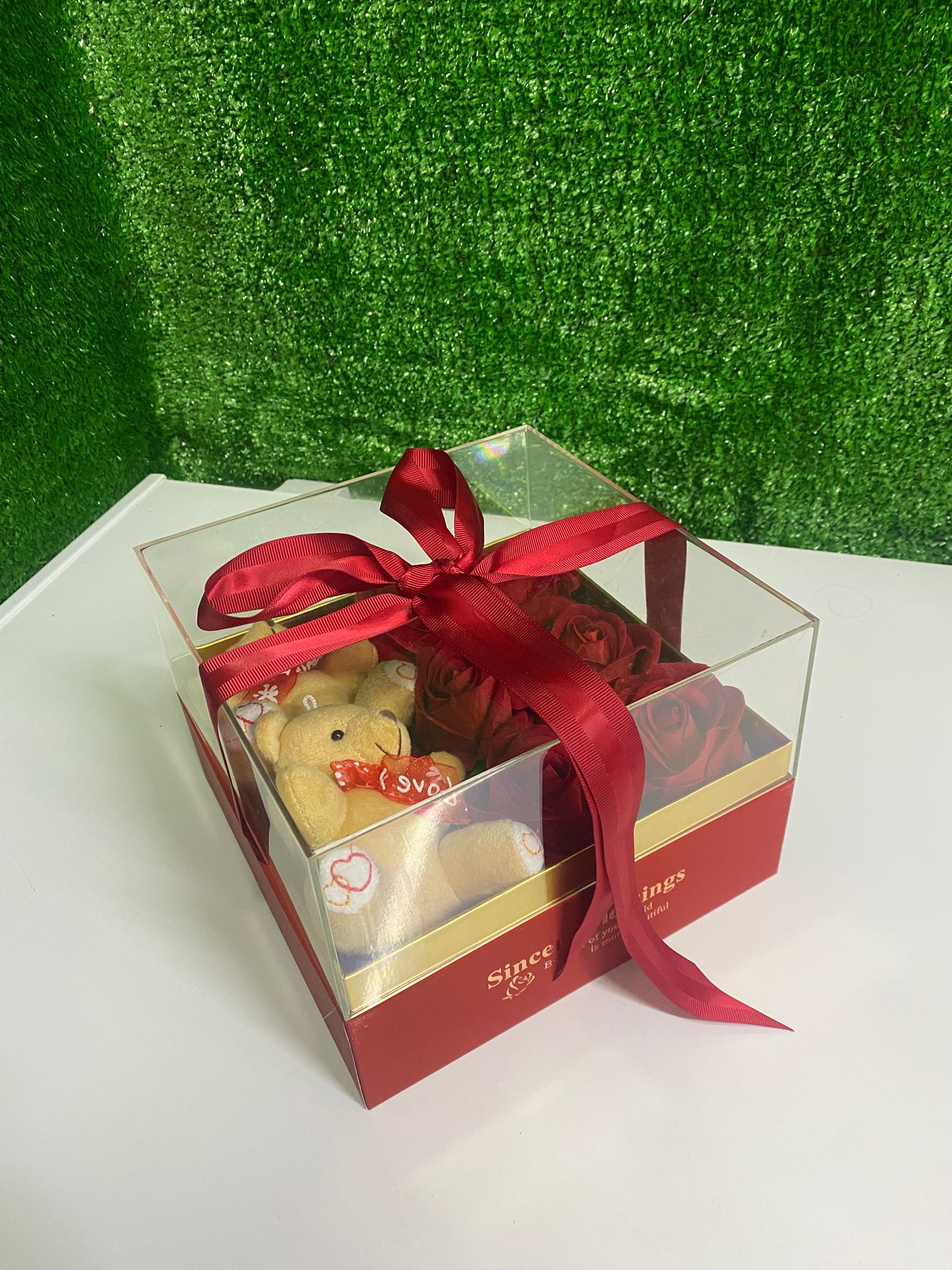 Aşk Kutusu – Gül & Sevimli Ayıcık Hediye Seti